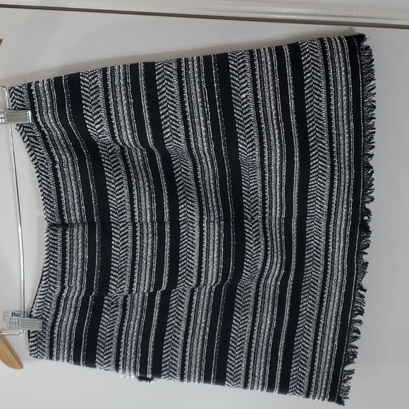 Loft Black/White Tweed with Fringe Skirt, sz 8 - Picture 7 of 8